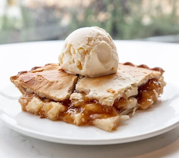 Classic Apple Pie with Ice Cream